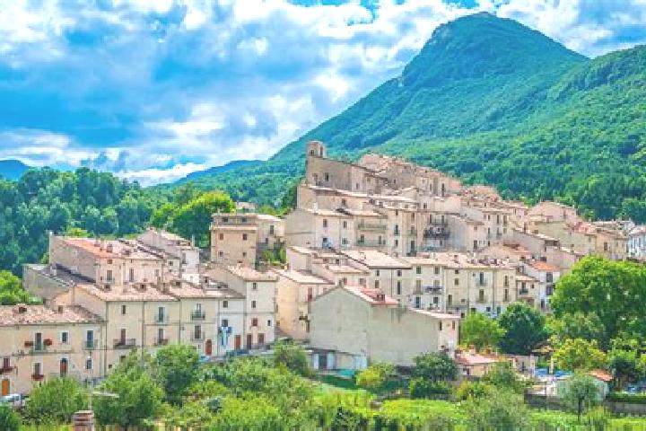 Stella, 22 — Escort in Civitella Alfedena, Italy