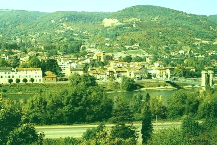 Stella, 22 — Escort in Couzon-au-Mont-d Or, France