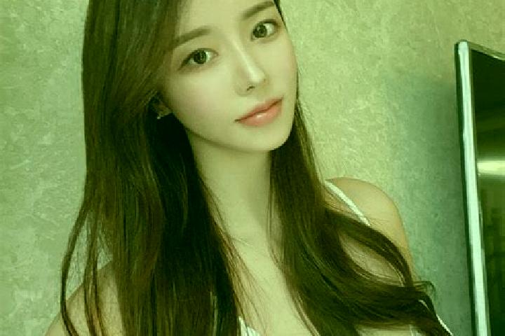 Stella, 22 — Escort in Shiyuetian, China