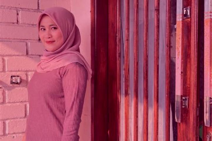 Stella, 22 — Escort in Talun, Indonesia