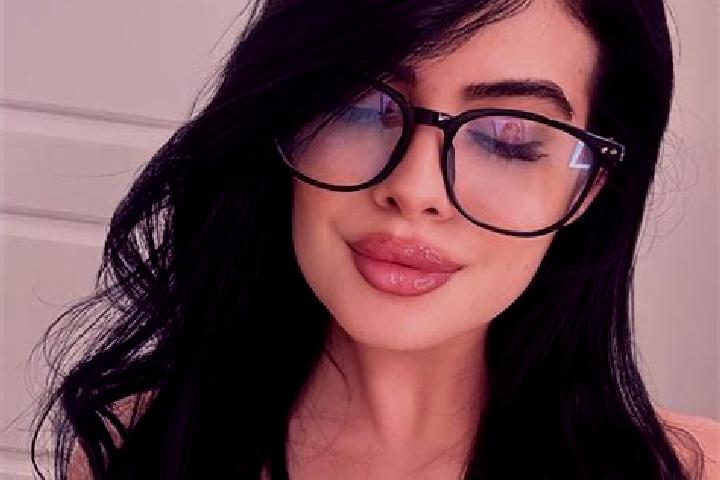 Stella, 22 — Escort in Verkhnevilyuysk, Russia