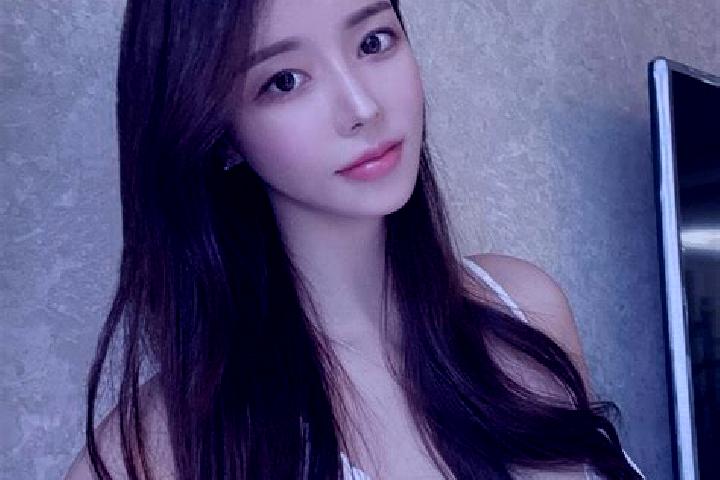 Stella, 22 — Escort in Xiagulei, China