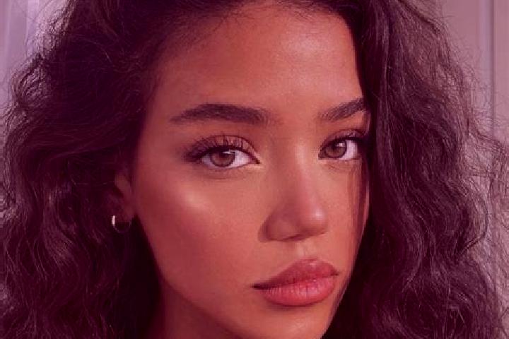 Stella, 23, a black brown-eyed european companion based in La Muddizza. Offering Tantra, Party Girl, Fetish, Striptease. Available for incall and outcall, ov...