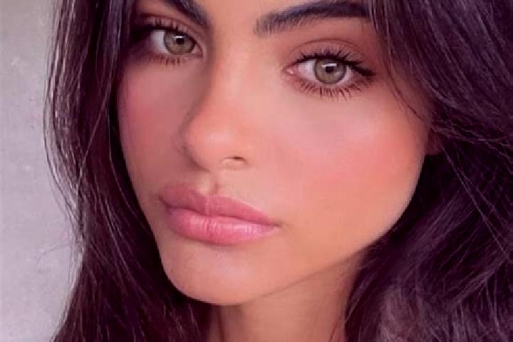 Stella, 23, a dark blonde grey-eyed indian companion based in Roshtkhvar. Offering Deep French Kissing, Striptease, Erotic Massage, Fetish. Available for inc...