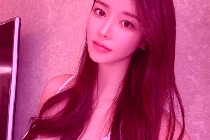 Stella, 23 — Escort in Beiguoyuan, China