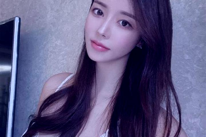 Stella, 23 — Escort in Chotebuz, Czech Republic