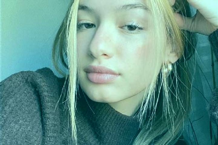 Stella, 24, a blonde brown-eyed indian companion based in Otor-Udu. Offering Erotic Massage, Girlfriend Experience, Dinner Date, Striptease. Available for in...