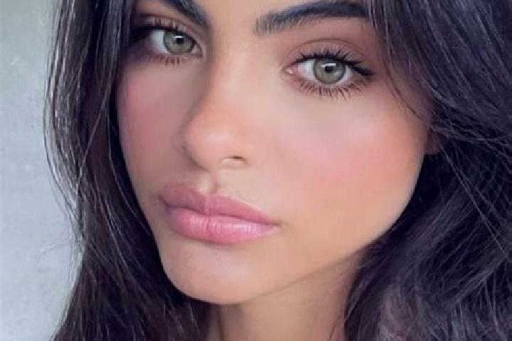 Stella, 24, a brunette green-eyed caucasian companion based in Equevillon. Offering Roleplay, Fetish, GFE. Available for incall and outcall, day and evening ...