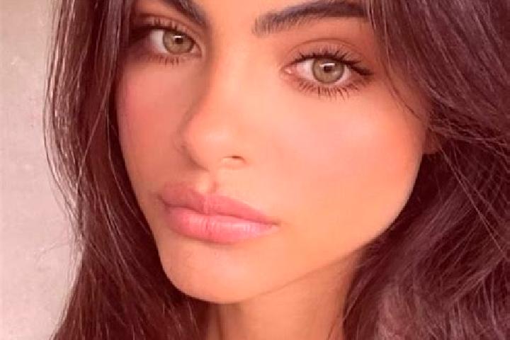 Stella, 24, a chestnut green-eyed indian companion based in Paris 19 Buttes-Chaumont. Offering Roleplay, Duos, Erotic Massage, 69, Travel Companion. Availabl...