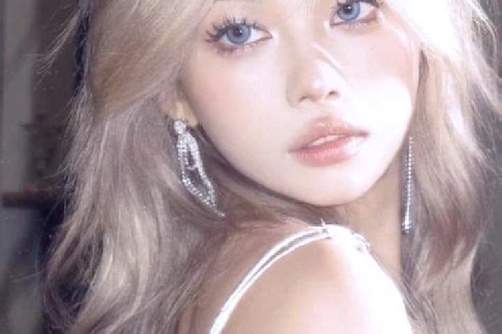 Stella, 25, a blonde dark-eyed asian companion based in Velgast. Offering Fetish, Dinner Date, Overnight. Available for incall and outcall, day and evening d...