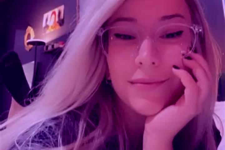 Stella, 26, a blonde dark-eyed asian companion based in Tovar. Offering CIM, Overnight, Roleplay. Available for incall and outcall, day and evening dates.