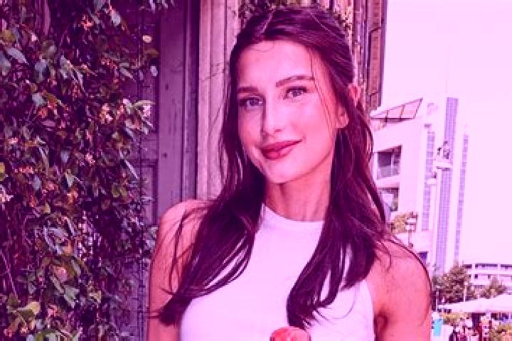 Stella, 26 — Escort in Strahan, Australia