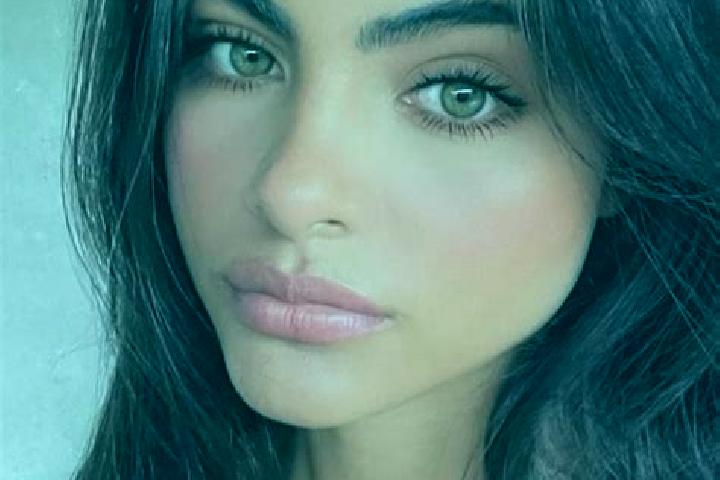 Stella, 27, a brunette green-eyed mixed companion based in Telford. Offering Dinner Date, Erotic Massage, Deep French Kissing, Travel Companion. Available fo...