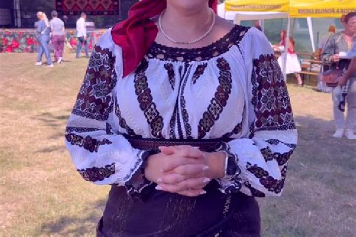 Stella, 27 — Escort in Tisauti, Romania
