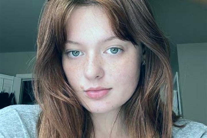 Stella, 28, a red green-eyed caucasian companion based in Strizivojna. Offering Massage, GFE. Available for incall and outcall, overnight bookings available.