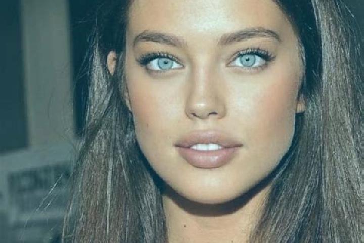 Stella, 29, a chestnut green-eyed mediterranean companion based in Wallaga Lake. Offering Travel Companion, Striptease, Prostate Massage, Deep French Kissing...