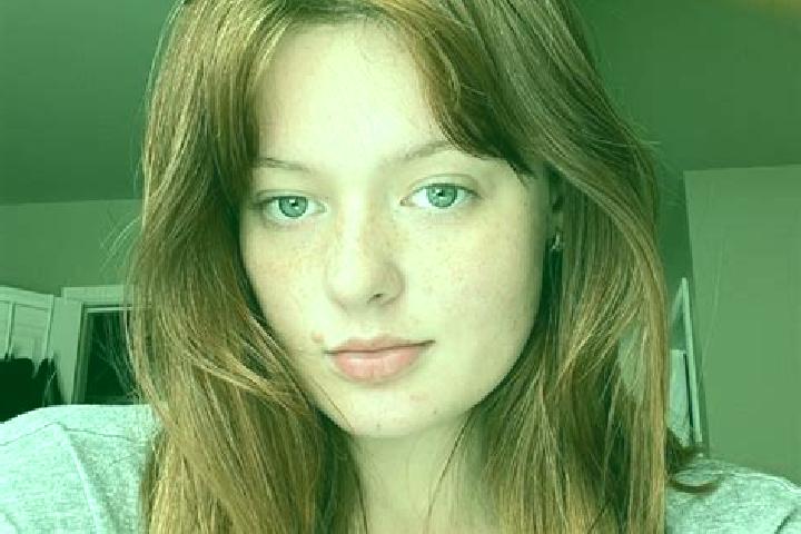 Stella, 29, a red amber-eyed caucasian companion based in Neuille-Pont-Pierre. Offering Dinner Date, Striptease, Couples. Available for incall and outcall, o...