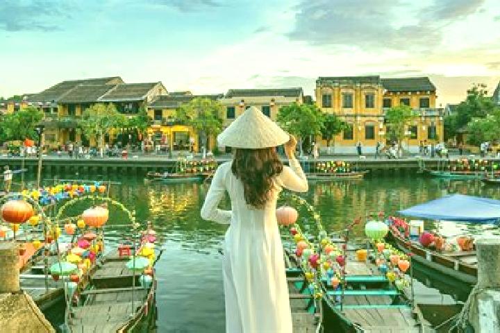 Stella, 29, a red green-eyed mediterranean companion based in Hoi Lai Estate. Offering Deep French Kissing, CIM, Fetish. Available for incall and outcall, ov...