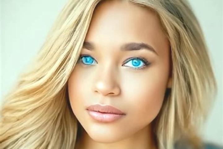 Stella, 31, a blonde brown-eyed latina companion based in Dyakivtsi. Offering Erotic Massage, OWO, Overnight, Party Girl. Available for incall and outcall, d...