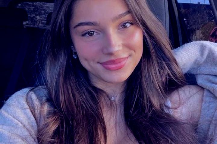 Stella, 31, a brunette blue-eyed latina companion based in Davydiv Brid. Offering Travel Companion, Overnight, A-Level, Massage, Party Girl. Available for in...