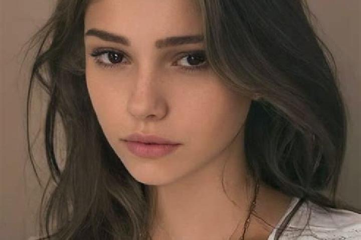 Stella, 31, a chestnut hazel-eyed slavic companion based in Mendonca. Offering Domination, Travel Companion, OWO. Available for incall and outcall, day and e...