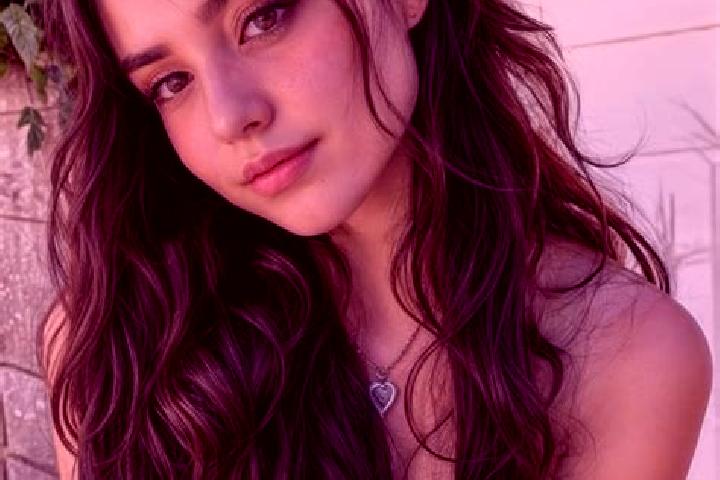 Stella, 32, a auburn hazel-eyed middle eastern companion based in Pushcha-Vodytsya. Offering Domination, Party Girl, BDSM, Deep French Kissing, Duos. Availab...