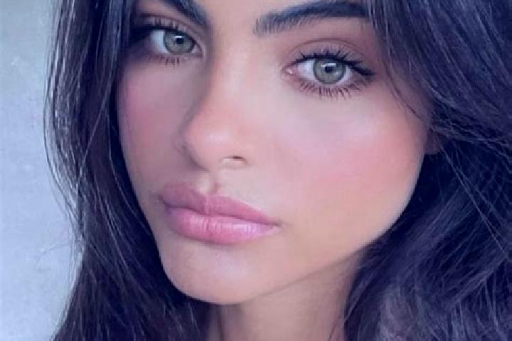 Stella, 32, a brunette grey-eyed indian companion based in Vu Ban. Offering Massage, Dinner Date. Available for incall and outcall, overnight bookings availa...