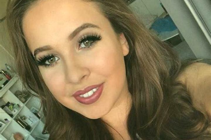 Stella, 32, a red grey-eyed mixed companion based in Pontypridd. Offering Striptease, Domination, GFE, A-Level, Massage. Available for incall and outcall, da...