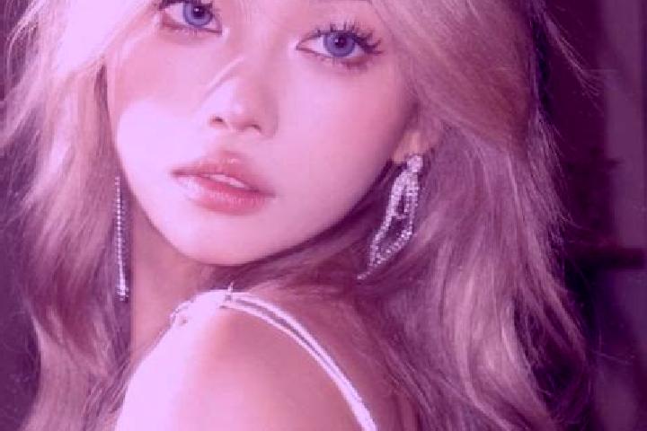 Stella, 33, a blonde amber-eyed asian companion based in Wendake. Offering 69, GFE, Duos. Available for incall and outcall, overnight bookings available.