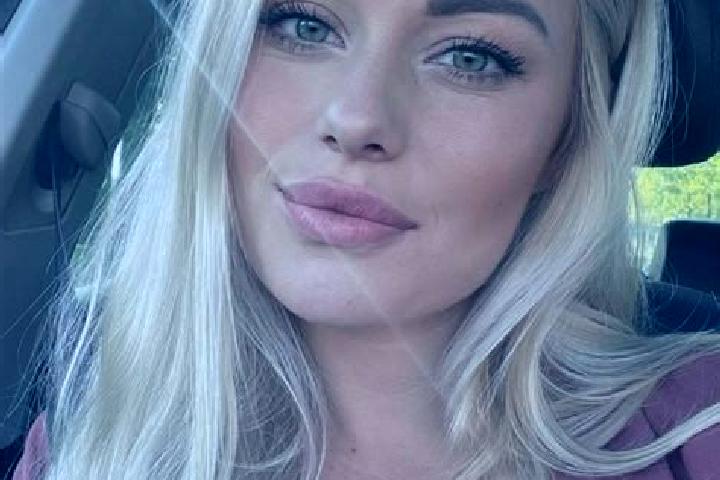 Stella, 33, a blonde hazel-eyed indian companion based in Langeweg. Offering Domination, Deep French Kissing, Girlfriend Experience. Available for incall and...