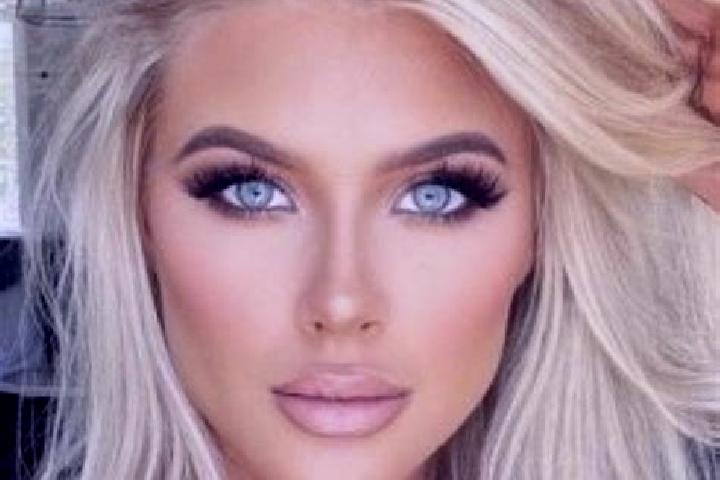 Stella, 33, a platinum blonde brown-eyed latina companion based in Oliveira. Offering 69, A-Level, Massage, Deep French Kissing, Fetish. Available for incall...