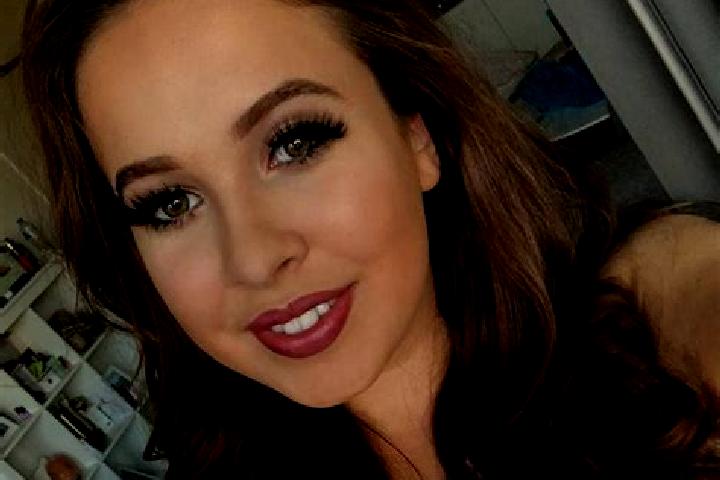 Stella, 33, a red grey-eyed mixed companion based in Camborne. Offering Couples, Striptease, Party Girl. Available for incall and outcall, day and evening da...