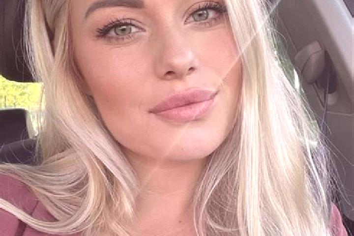 Stella, 34, a blonde hazel-eyed european companion based in Los Navalmorales. Offering Couples, Girlfriend Experience, Party Girl, CIM. Available for incall ...