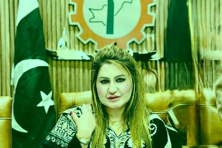 Stella, 34 — Escort in Model Town, Pakistan