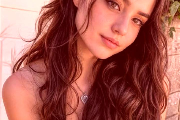 Stella, 35, a chestnut hazel-eyed middle eastern companion based in San Pelayo de Guarena. Offering Massage, Dinner Date, Party Girl. Available for incall an...