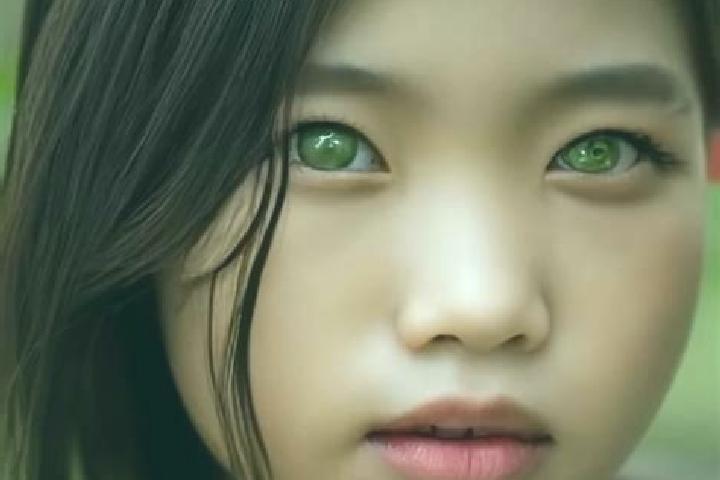 Stella, 35, a red green-eyed asian companion based in Teresa. Offering Domination, Party Girl, Overnight. Available for incall and outcall, day and evening d...