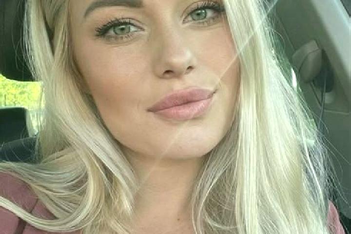 Stella, 36, a blonde hazel-eyed european companion based in Piosina. Offering Girlfriend Experience, Erotic Massage. Available for incall and outcall, day an...