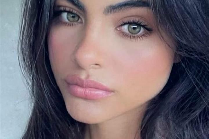 Stella, 36, a brunette dark-eyed slavic companion based in Cerny Dul. Offering Erotic Massage, A-Level. Available for incall and outcall, overnight bookings ...