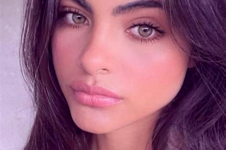 Stella, 36, a brunette green-eyed mediterranean companion based in Dennington. Offering Erotic Massage, Massage, Striptease. Available for incall and outcall...