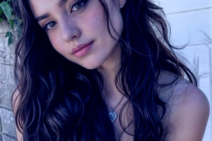 Stella, 36, a dark blonde hazel-eyed latina companion based in West Stockwith. Offering Overnight, Deep French Kissing, Party Girl, Travel Companion. Availab...
