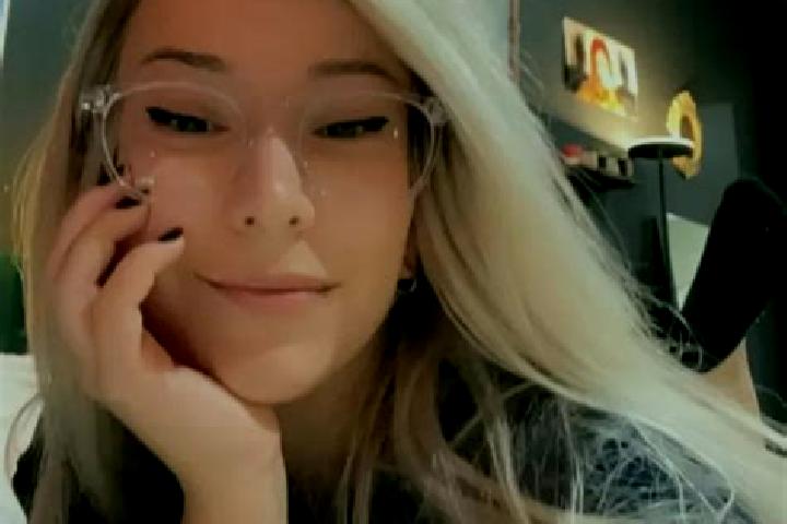 Stella, 37, a blonde grey-eyed asian companion based in Allendorf an der Lahn. Offering A-Level, Couples, Duos. Available for incall and outcall, day and eve...