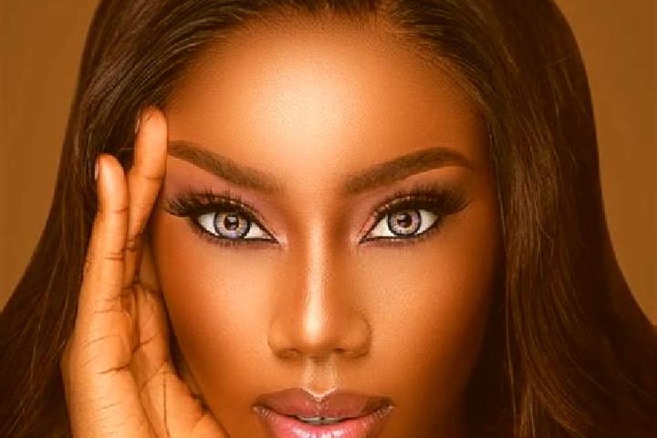 Stella, 37, a chestnut blue-eyed ebony companion based in Hurghada. Offering Tantra, Massage. Available for incall and outcall, day and evening dates.