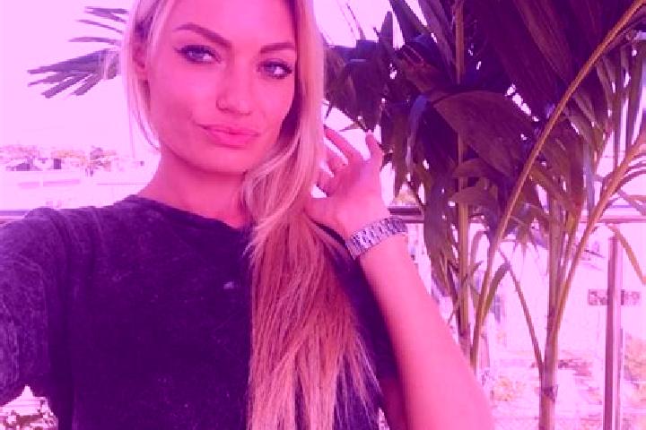 Stella, 37, a dark blonde amber-eyed latina companion based in Nyiurtebel. Offering BDSM, GFE, Erotic Massage, Massage, Dinner Date. Available for incall and...
