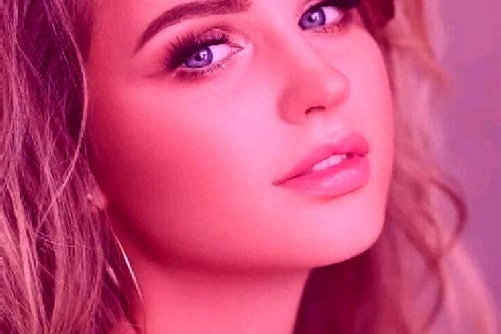Stella, 37, a dark blonde blue-eyed slavic companion based in Morolica. Offering Travel Companion, Tantra, OWO. Available for incall and outcall, day and eve...