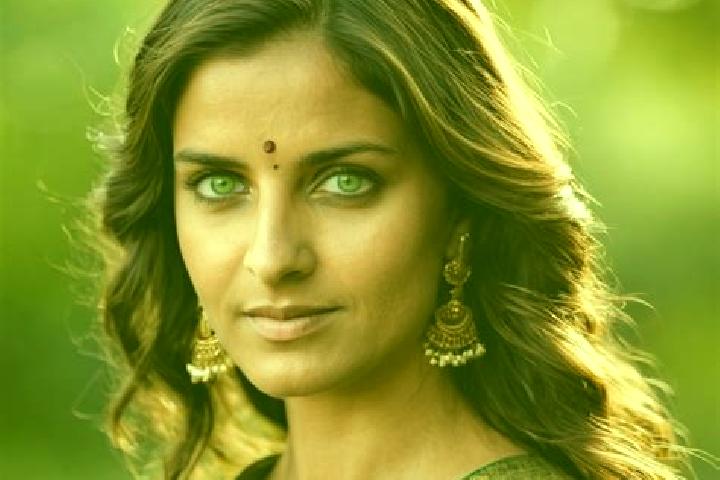 Stella, 38, a red green-eyed indian companion based in Balla. Offering Couples, Erotic Massage, Dinner Date. Available for incall and outcall, overnight book...