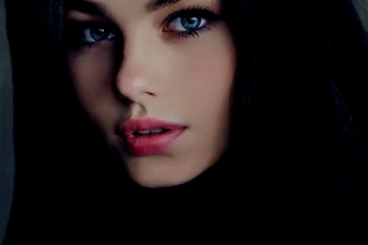 Stella, 39, a brunette dark-eyed mixed companion based in Rakek. Offering Dinner Date, Overnight, Travel Companion, Couples, Deep French Kissing. Available f...