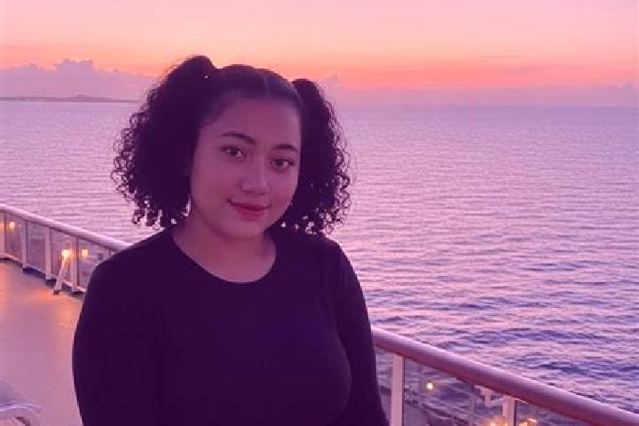 Stella, 39 — Escort in Sausapor, Indonesia
