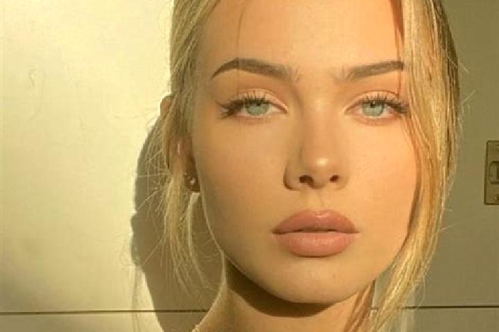 Victoria, 20, a blonde grey-eyed european companion based in Gungahlin. Offering Massage, Overnight, CIM. Available for incall and outcall, day and evening d...