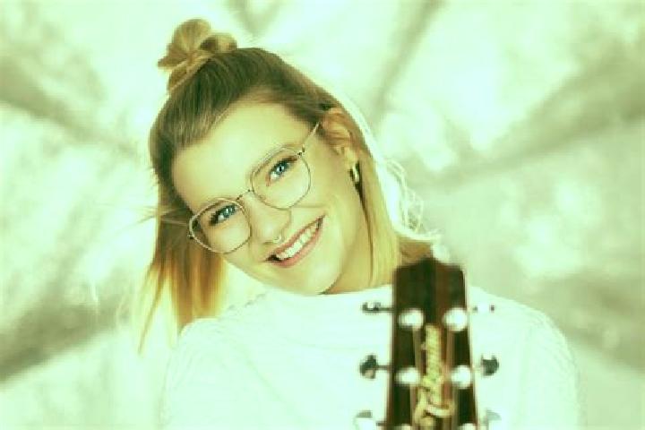 Victoria, 20 — Escort in Breitenbrunn, Germany