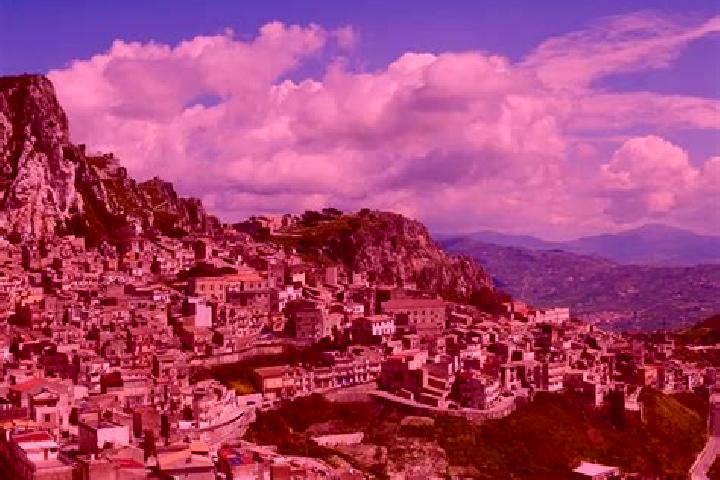 Victoria, 20 — Escort in Caltabellotta, Italy